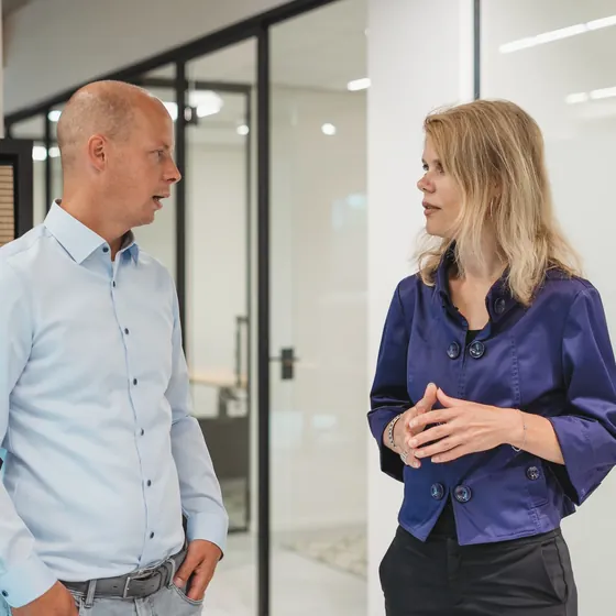 Gesprek tussen twee collega's